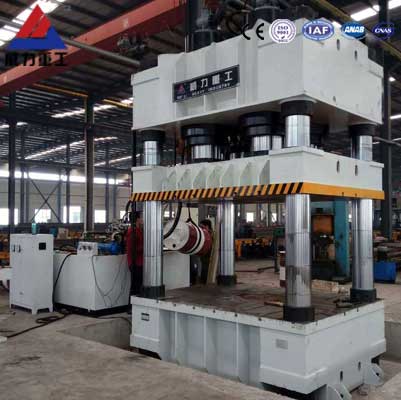 2000噸四柱液壓機(jī)-山東威力重工 2000噸四柱液壓機(jī)-山東威力重工